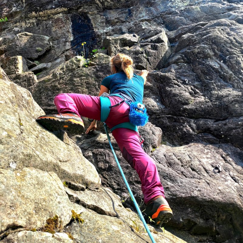 scarpone Garmont in arrampicata su roccia